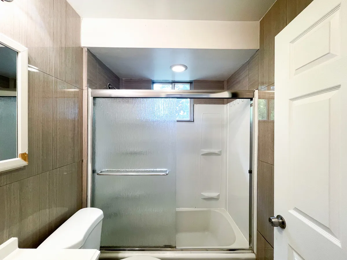  3 Beds 1 Bath  -  2353-2355 Tilbury Ave  - Gallery -  20
