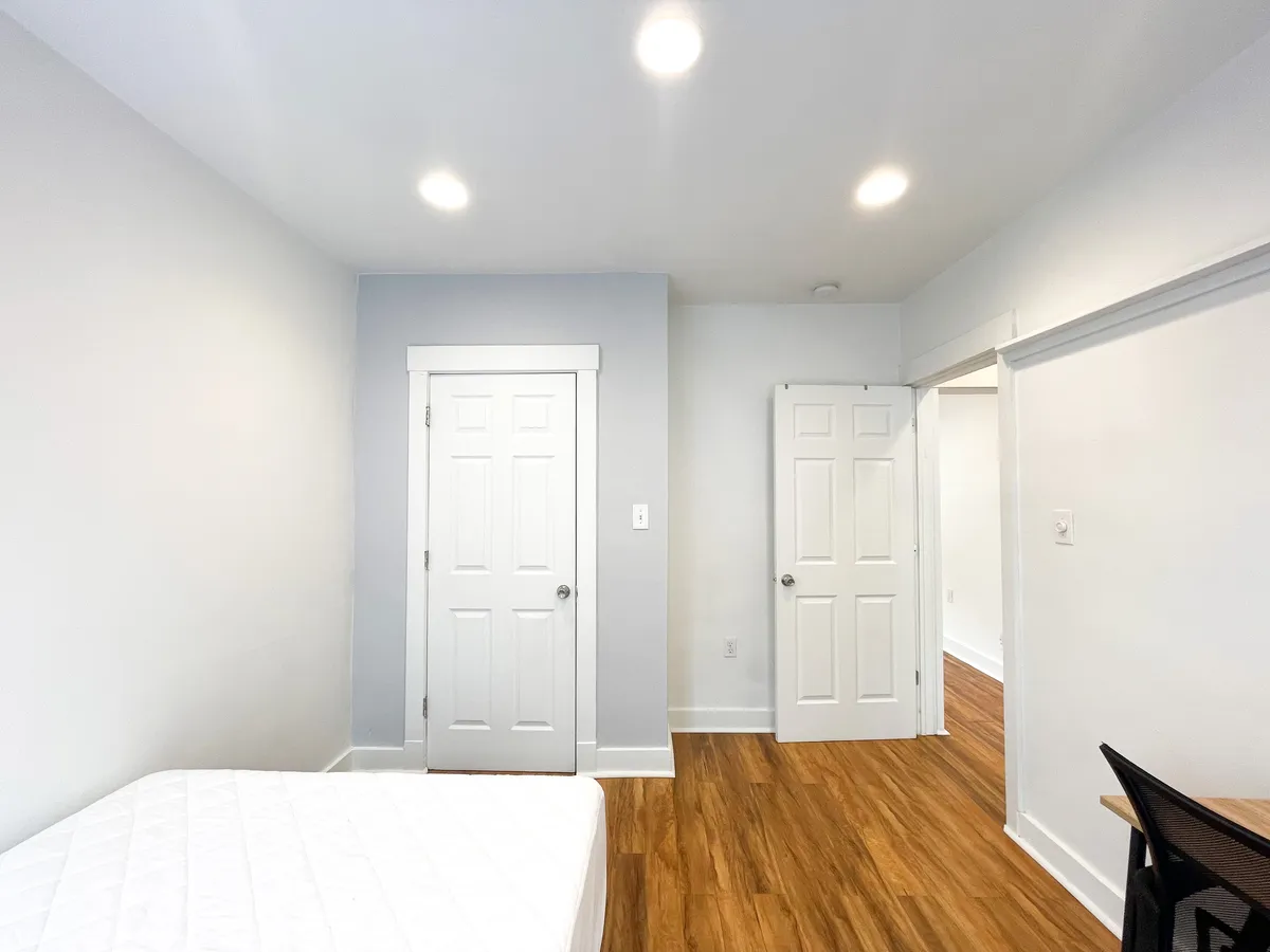  3 Beds 1 Bath  -  2353-2355 Tilbury Ave  - Gallery -  13