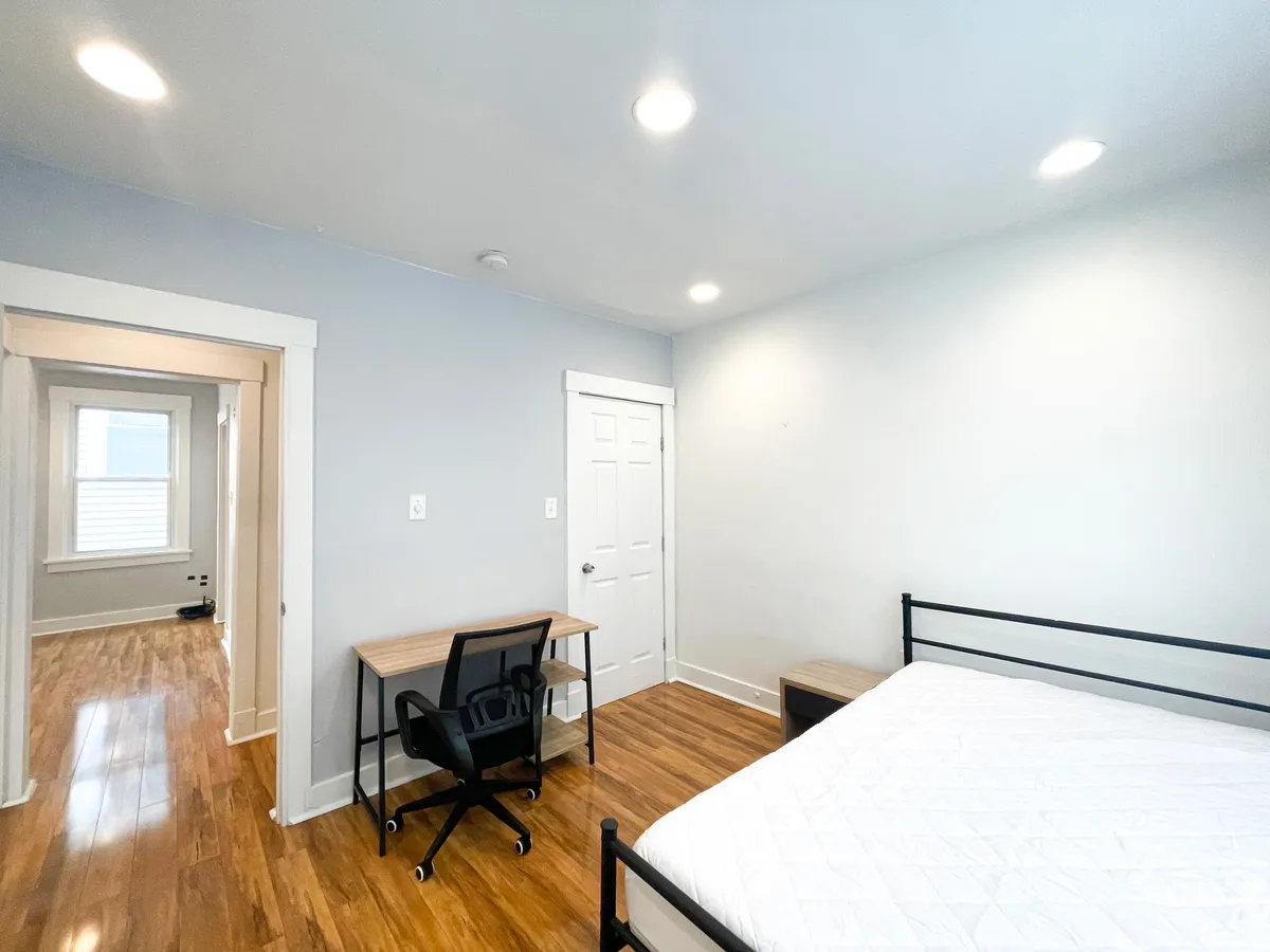  3 Beds 1 Bath  -  2353-2355 Tilbury Ave  - Gallery -  16
