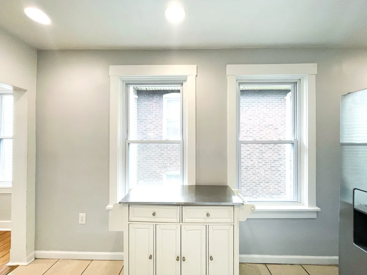  3 Beds 1 Bath  -  2353-2355 Tilbury Ave  - Gallery -  10