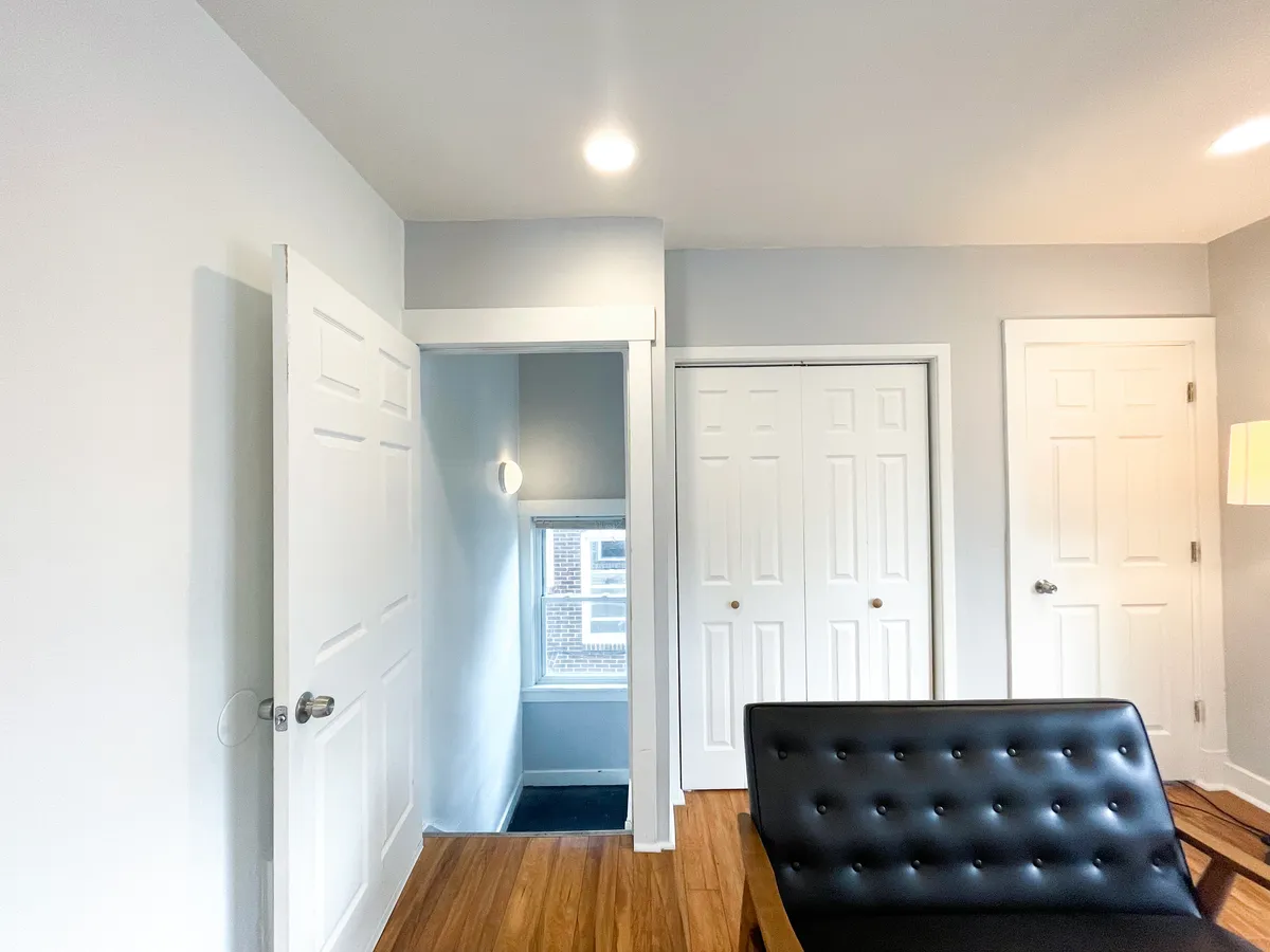  3 Beds 1 Bath  -  2353-2355 Tilbury Ave  - Gallery -  14