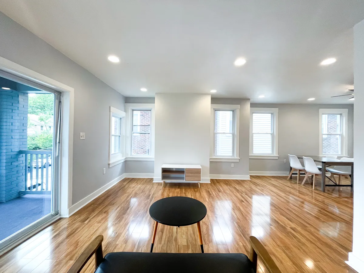  3 Beds 1 Bath  -  2353-2355 Tilbury Ave  - Gallery -  4
