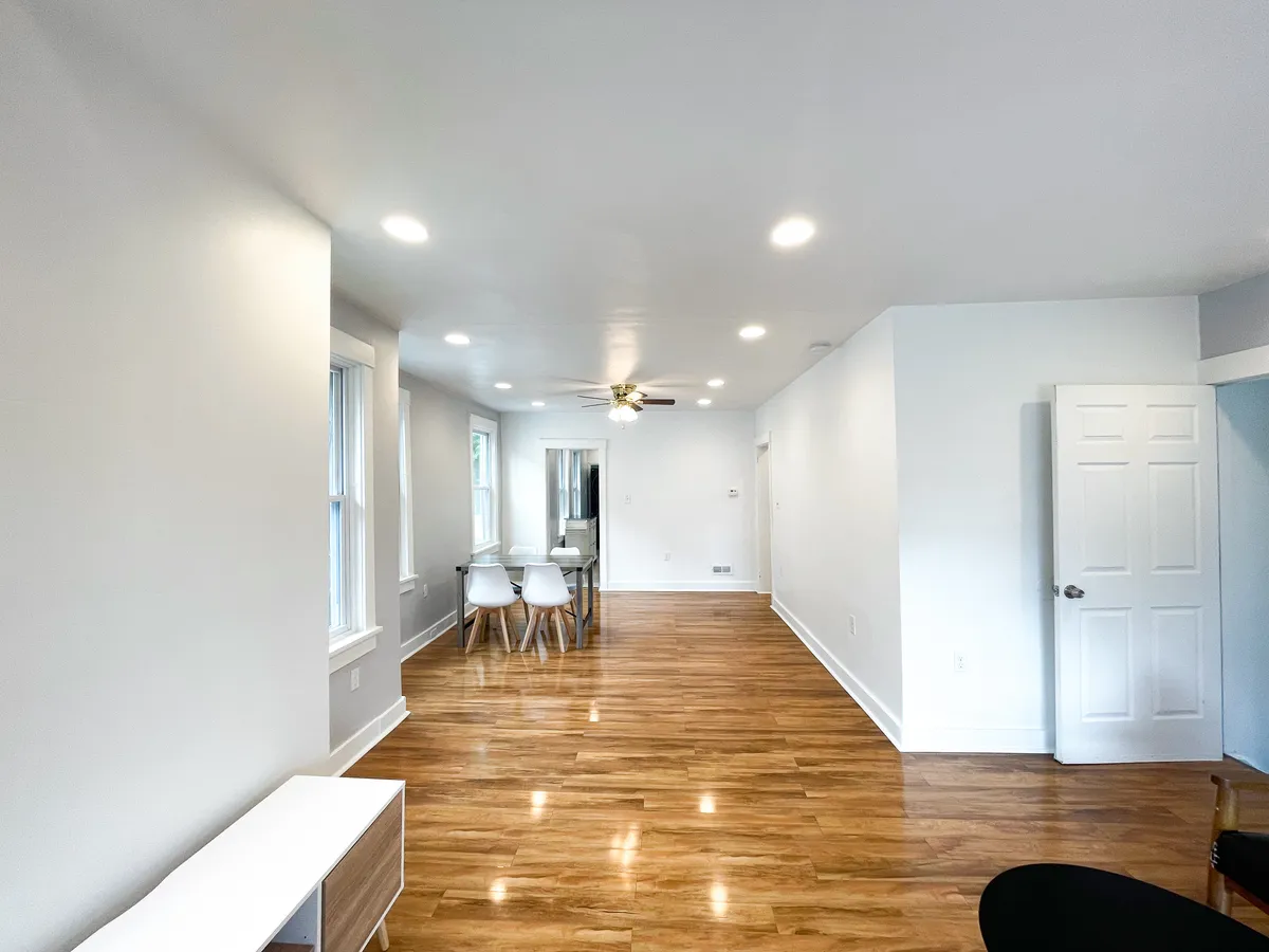  3 Beds 1 Bath - 1000 Sqft  -  2353-2355 Tilbury Ave  - Gallery -  5