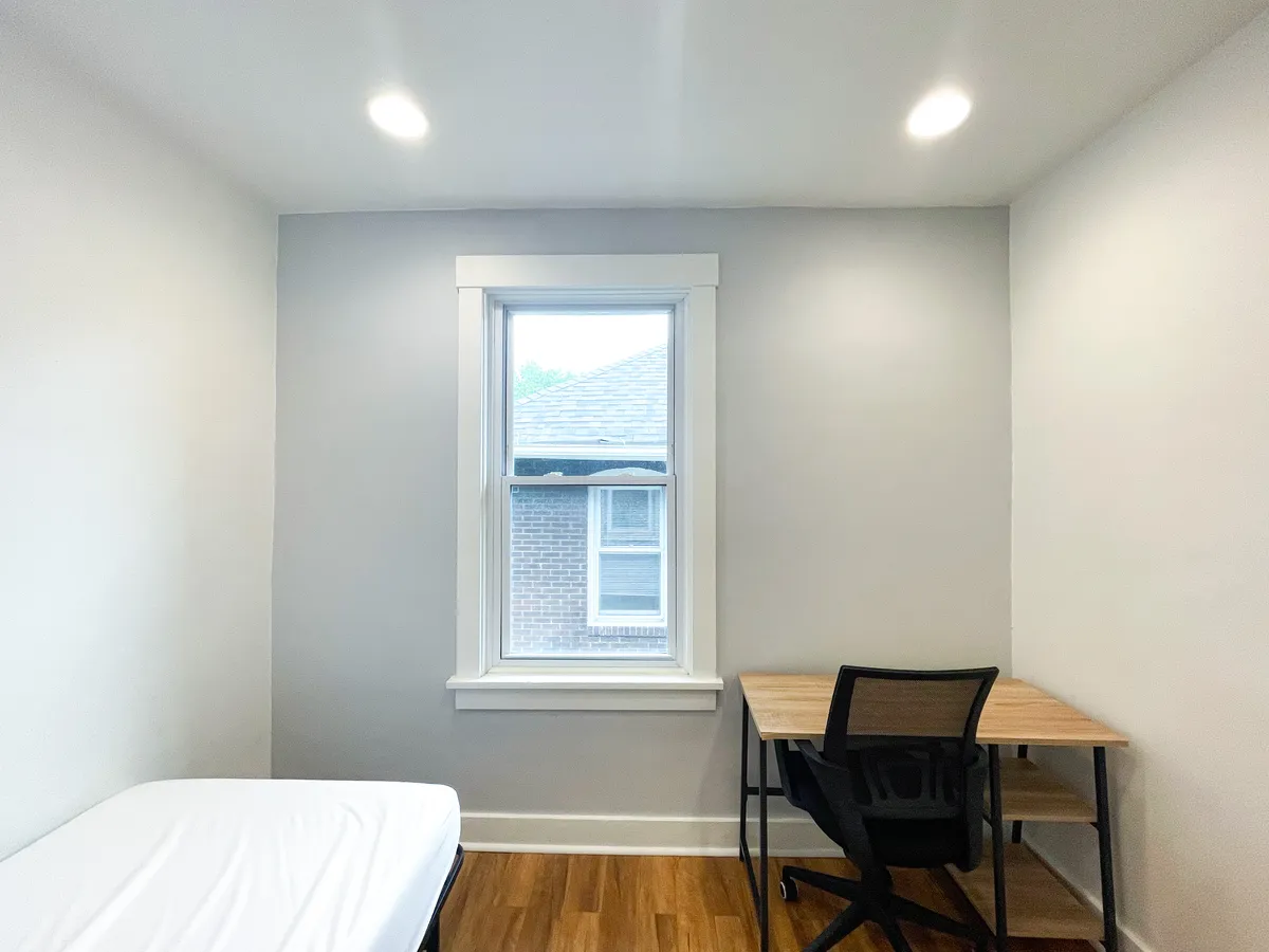  3 Beds 1 Bath - 1000 Sqft  -  2353-2355 Tilbury Ave  - Gallery -  18