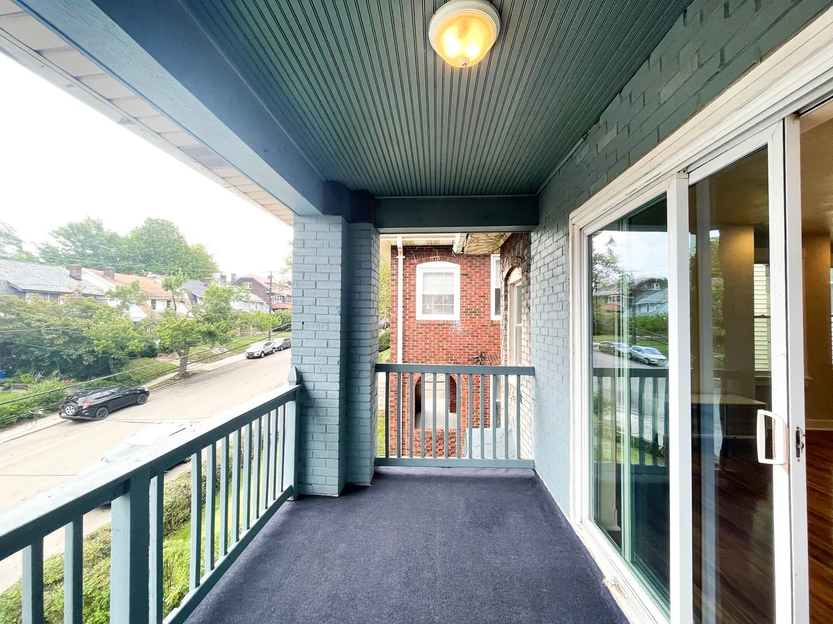  3 Beds 1 Bath - 1000 Sqft  -  2353-2355 Tilbury Ave  - Gallery -  23