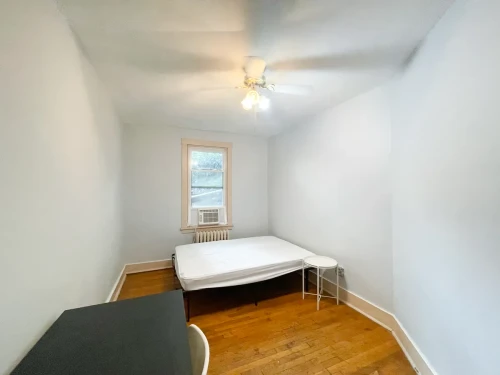 5725-5727 Phillips Ave - Rooms