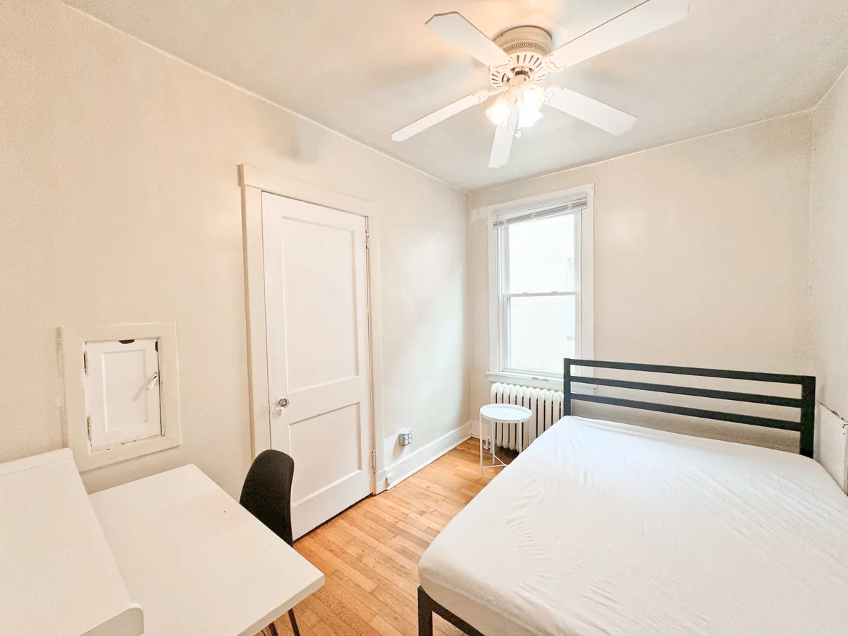 3 Beds 1 Bath (5727 Phillips Ave Unit F2) - 5725-5727 Phillips Ave - Gallery - 6