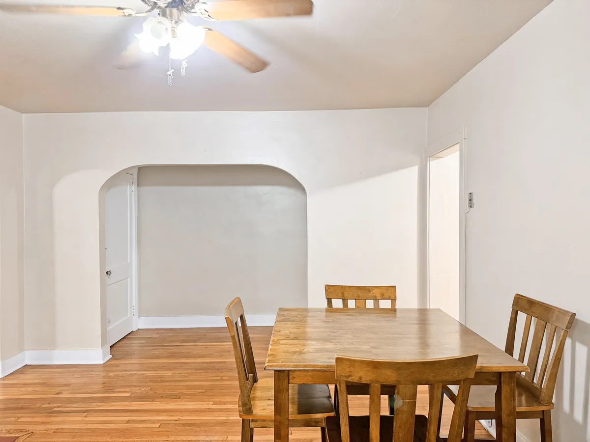 3 Beds 1 Bath (5727 Phillips Ave Unit F2) - 5725-5727 Phillips Ave - Gallery - 4