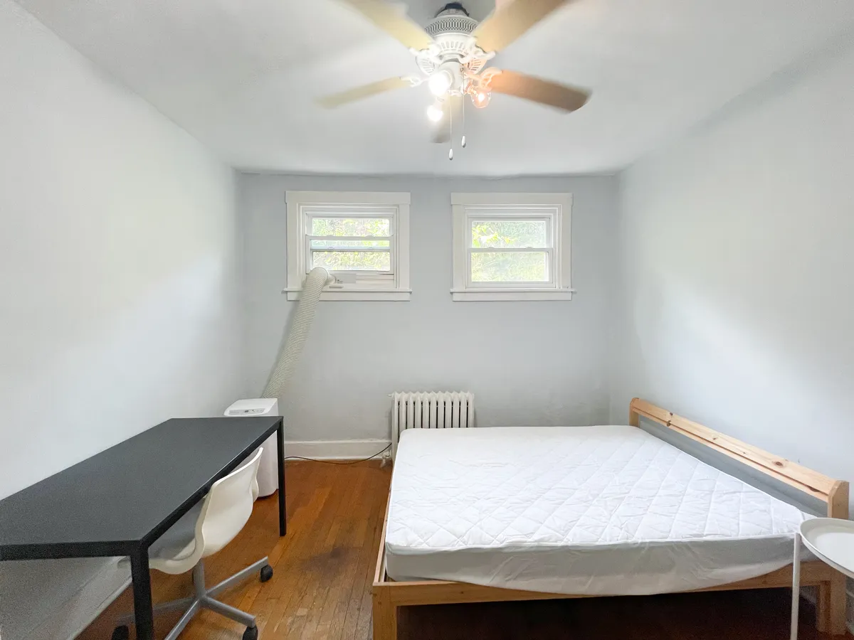 3 Beds 1 Bath (5725 Phillips Ave Unit F1) - 5725-5727 Phillips Ave - Gallery - 1
