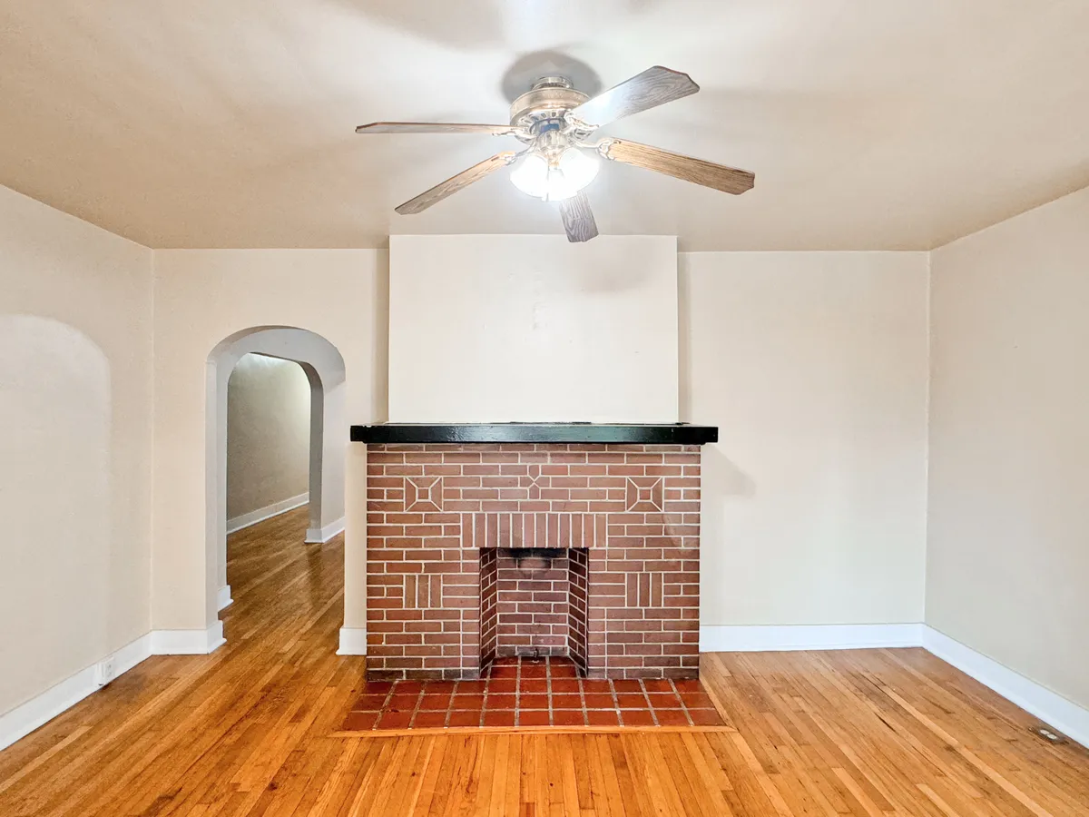 3 Beds 1 Bath (5725 Phillips Ave Unit F1) - 5725-5727 Phillips Ave - Gallery - 6