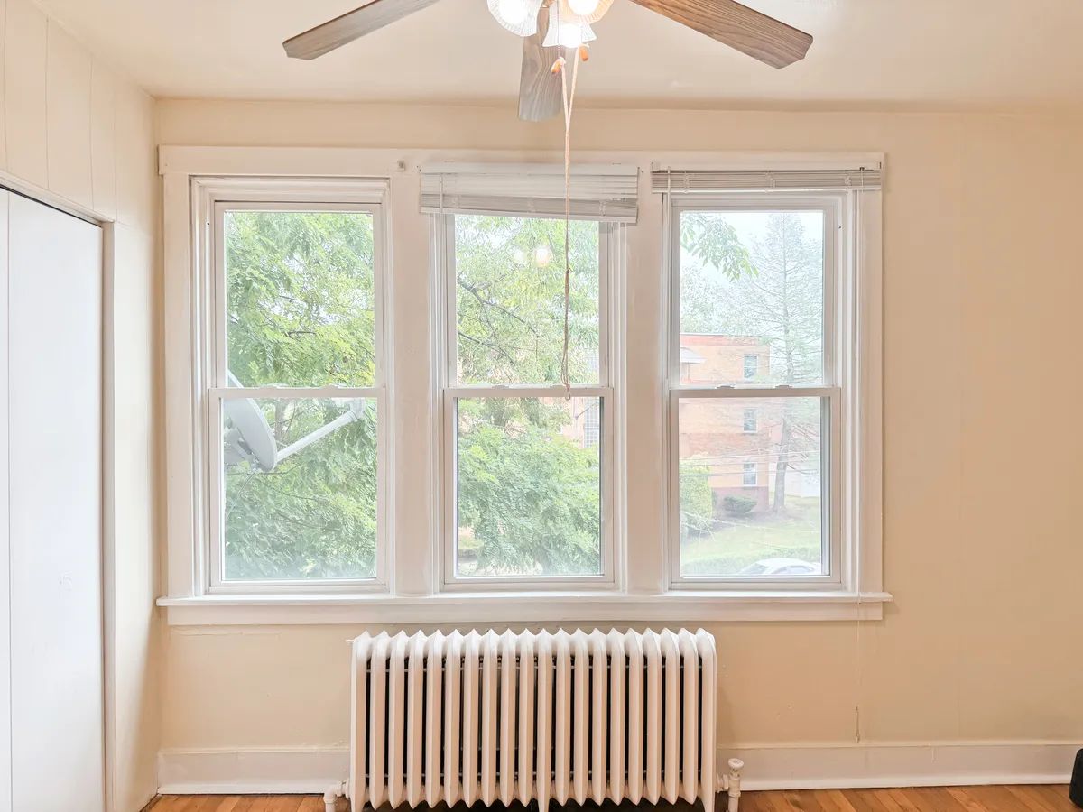 3 Beds 1 Bath (5725 Phillips Ave Unit F1) - 5725-5727 Phillips Ave - Gallery - 5