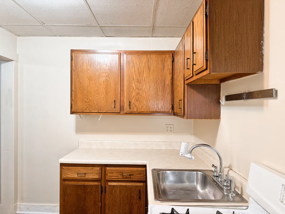 3 Beds 1 Bath (5725 Phillips Ave Unit F1) - 5725-5727 Phillips Ave - Gallery - 3
