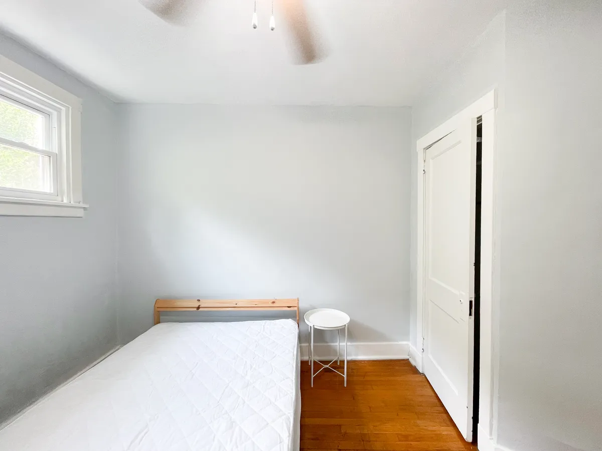 3 Beds 1 Bath (5727 Phillips Ave Unit F1) - 5725-5727 Phillips Ave - Gallery - 1