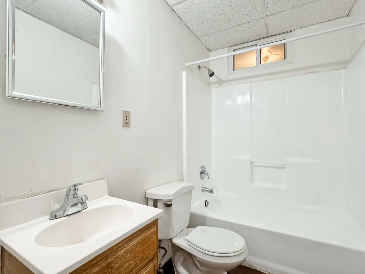 3 Beds 1 Bath (5727 Phillips Ave Unit F1) - 5725-5727 Phillips Ave - Gallery - 2