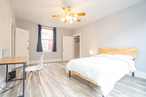 5807 - 5809 Hobart St - Rooms
