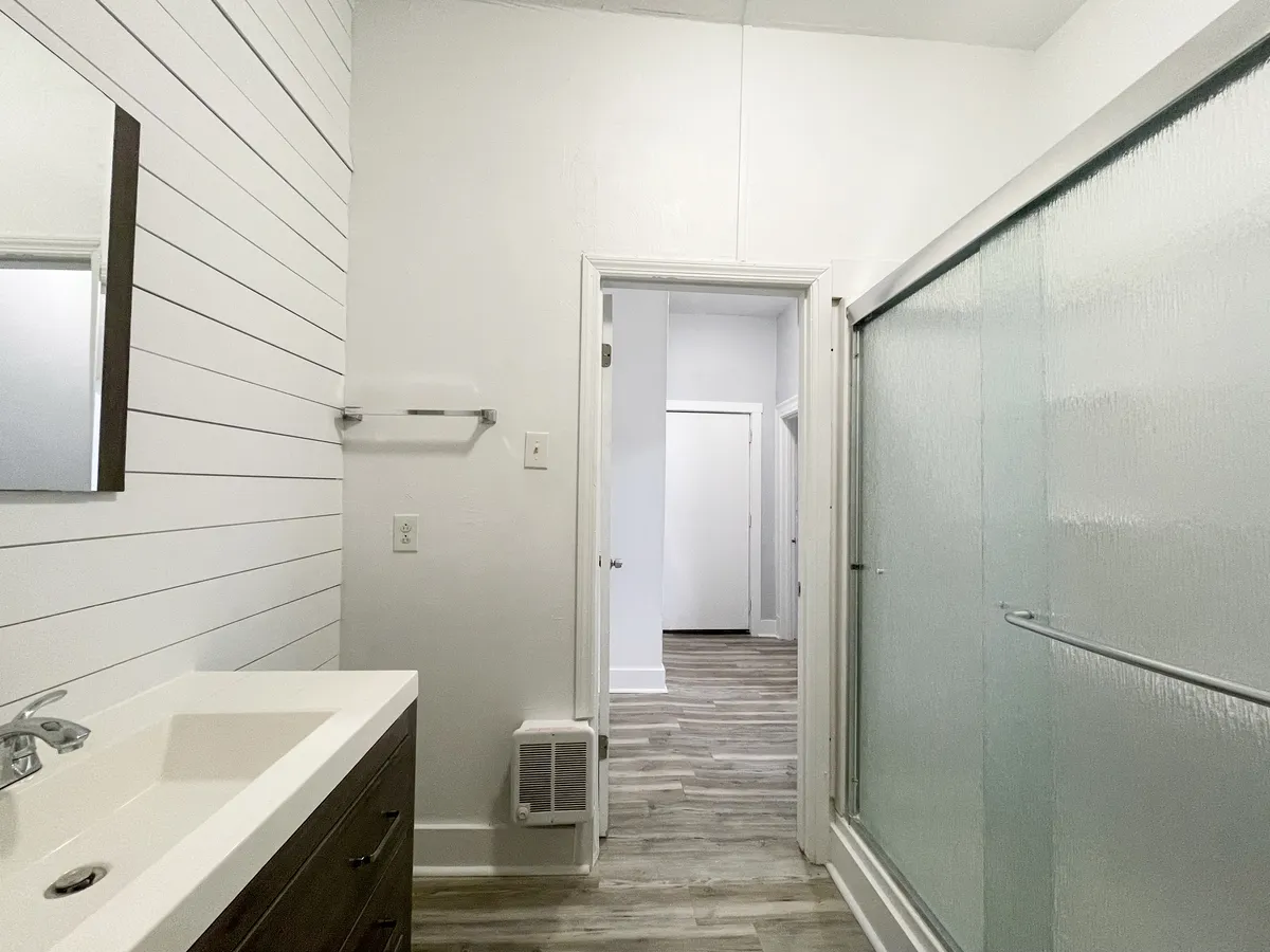  1 Bed 1 Bath  -  5807 - 5809 Hobart St  - Gallery -  3