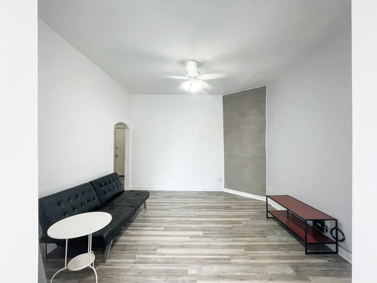  1 Bed 1 Bath  -  5807 - 5809 Hobart St  - Gallery -  1