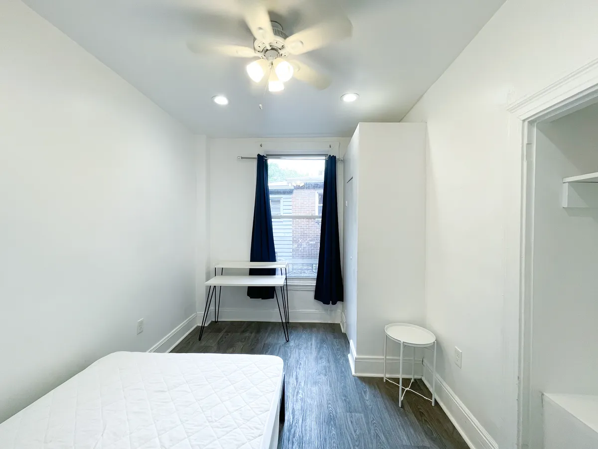  3 Beds 2 Baths  -  5807 - 5809 Hobart St  - Gallery -  2