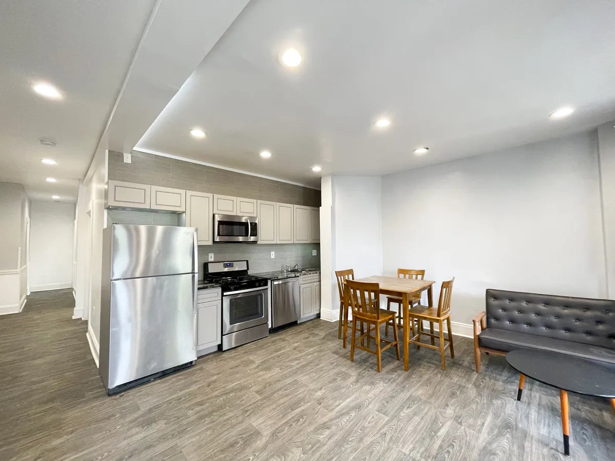  3 Beds 2 Baths  -  5807 - 5809 Hobart St  - Gallery -  7