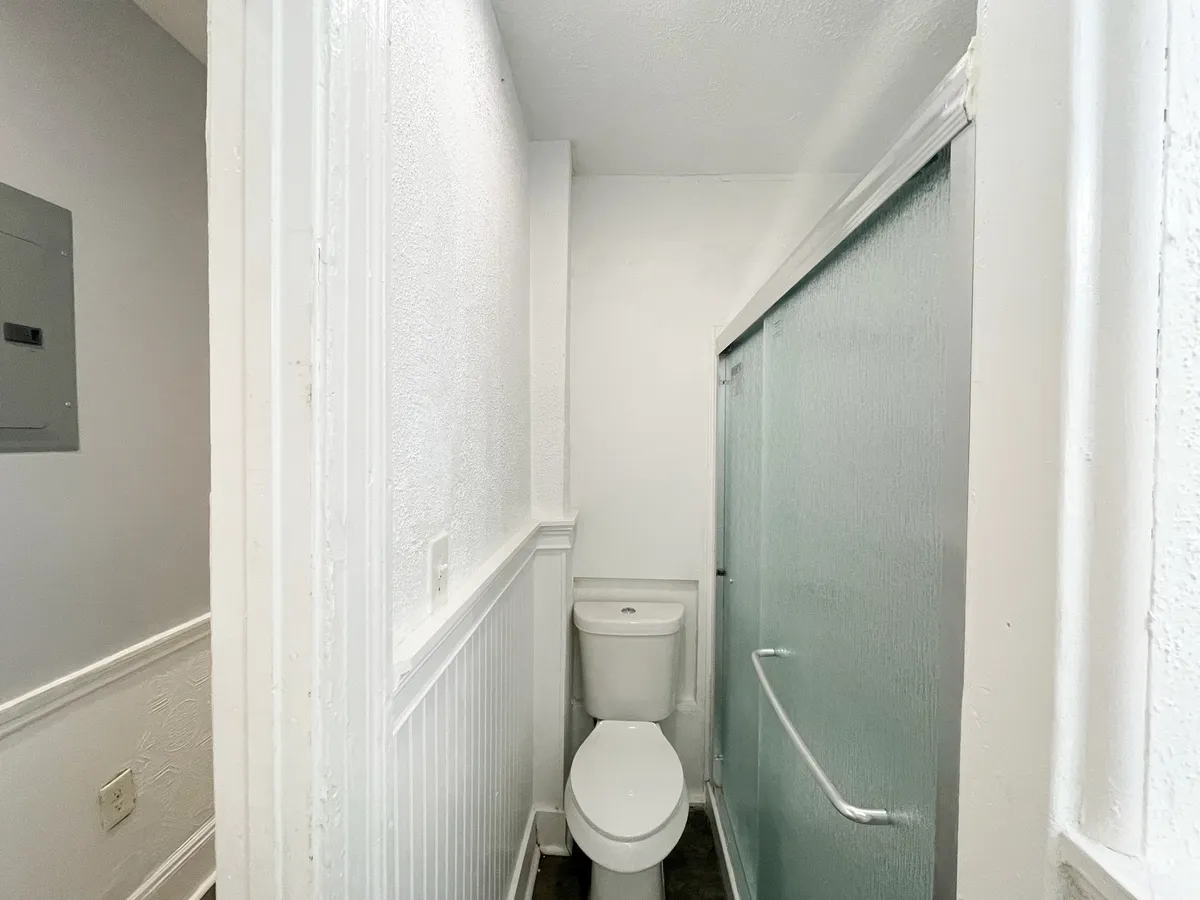  3 Beds 2 Baths  -  5807 - 5809 Hobart St  - Gallery -  4