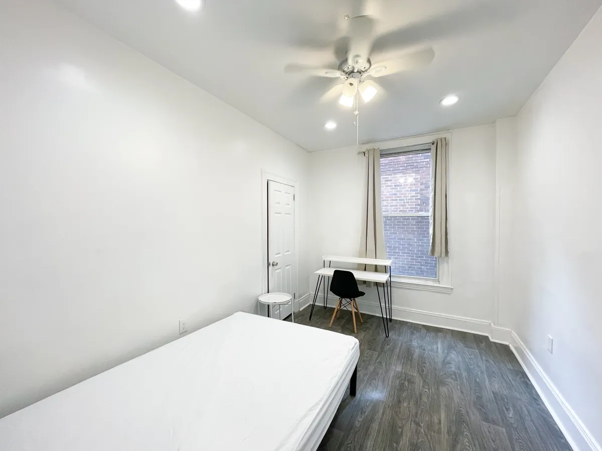  3 Beds 2 Baths  -  5807 - 5809 Hobart St  - Gallery -  5