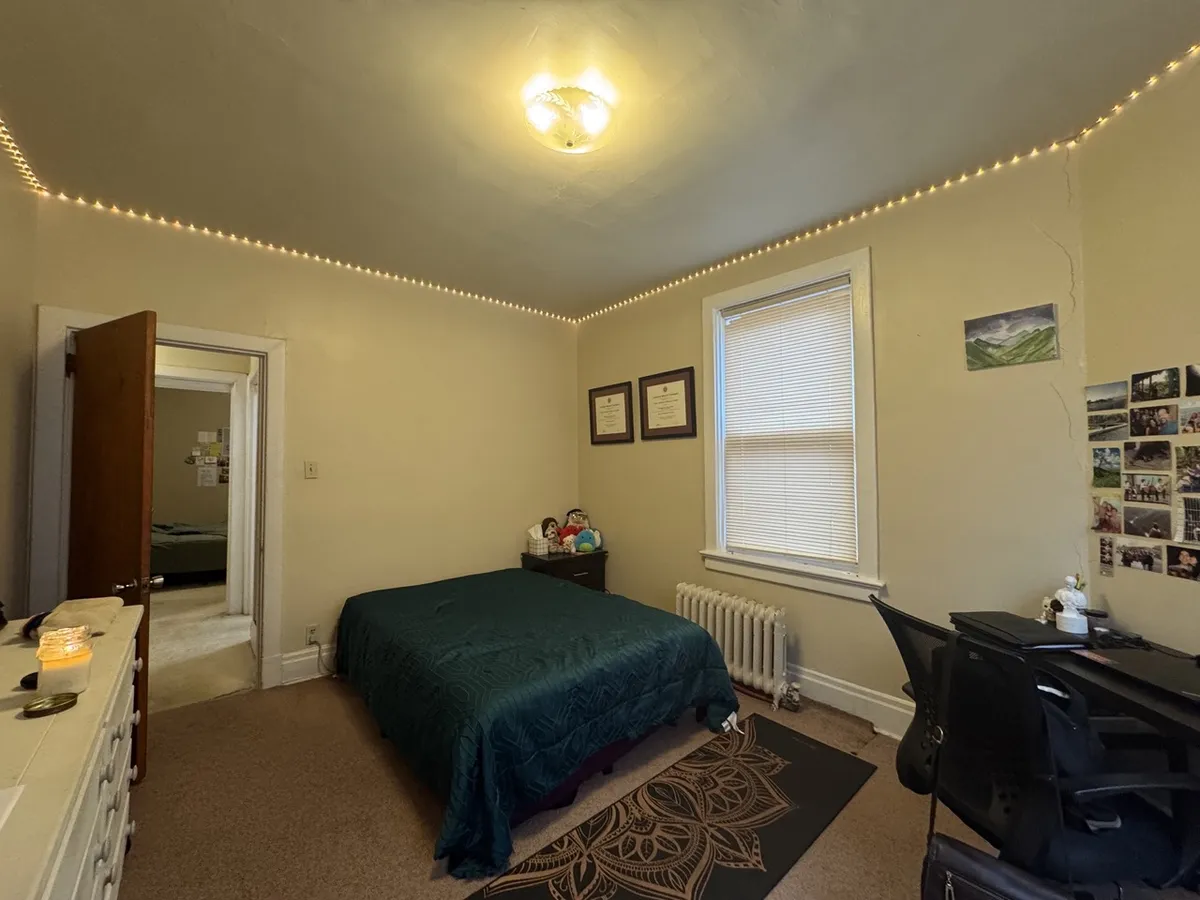  2 Beds 1 Bath (FL2)  -  3555 Beechwood Blvd  - Gallery -  5
