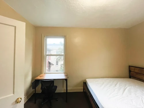3563-3565 Beechwood Blvd - Rooms