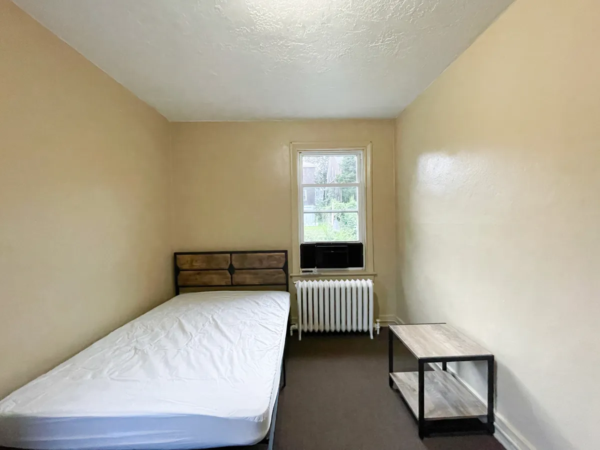  4 Beds 2 Baths (3563 Beechwood Blvd)  -  3563-3565 Beechwood Blvd  - Gallery -  1