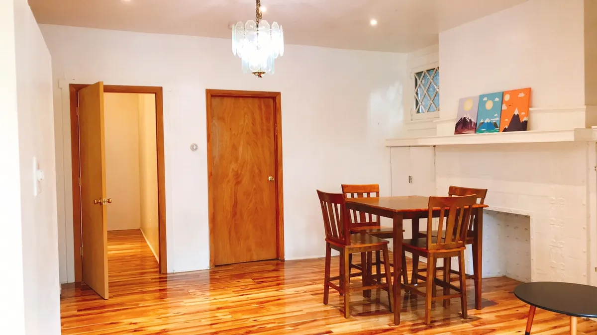  2 Beds 2 Baths  -  5818 Hobart St  - Gallery -  7