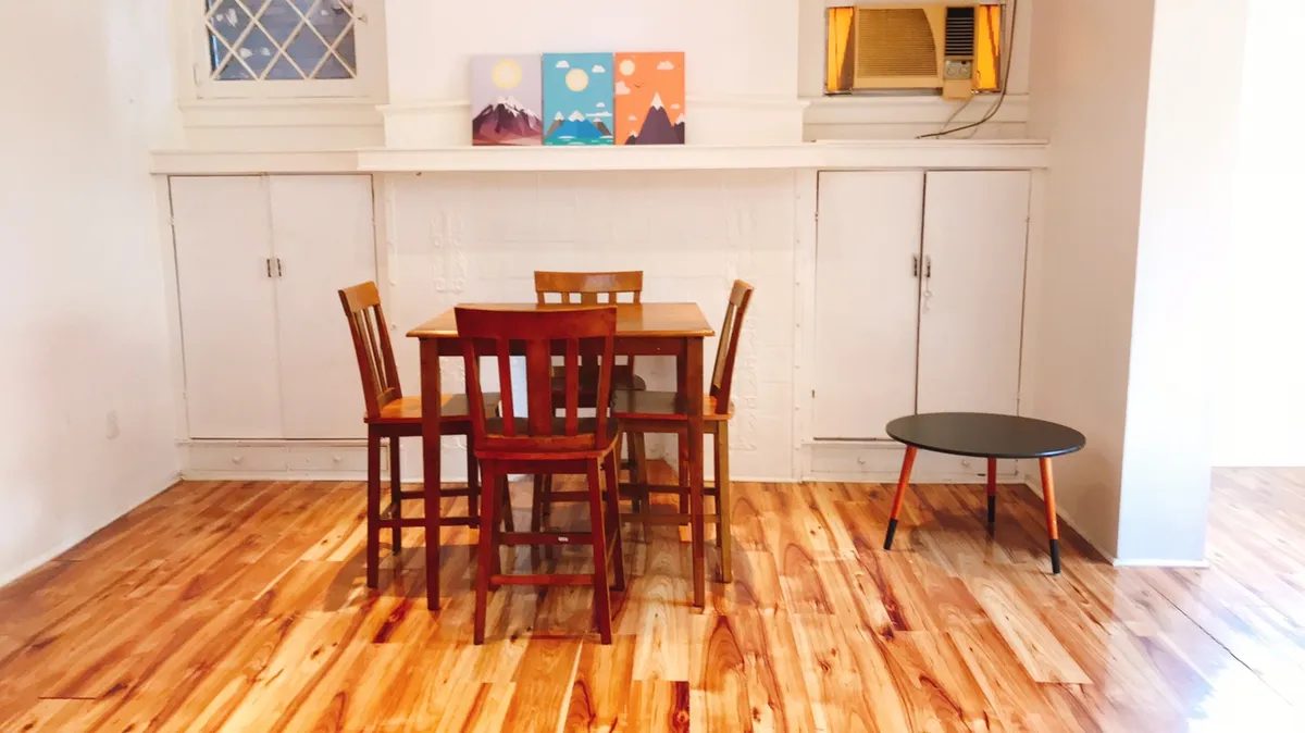  2 Beds 2 Baths  -  5818 Hobart St  - Gallery -  3