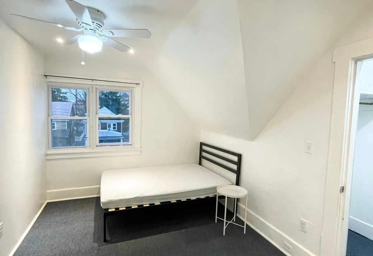 2 Beds 2 Baths  -  5818 Hobart St  - Gallery -  1
