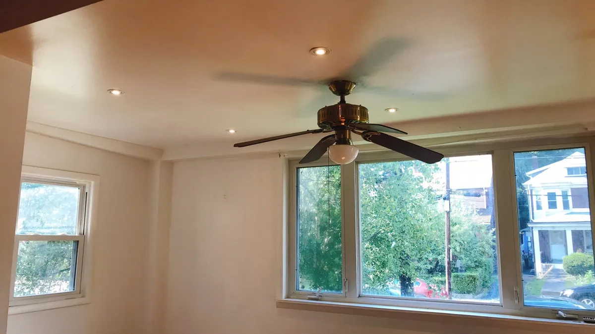  2 Beds 2 Baths  -  5818 Hobart St  - Gallery -  4