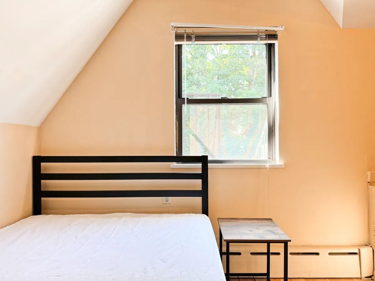 2 Beds 1 Bath - 5856 Darlington Rd - Gallery - 1