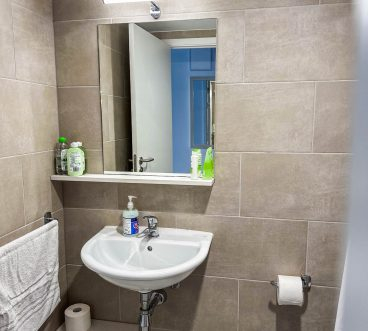 Twin Room Cluster Shared Bathroom - 5