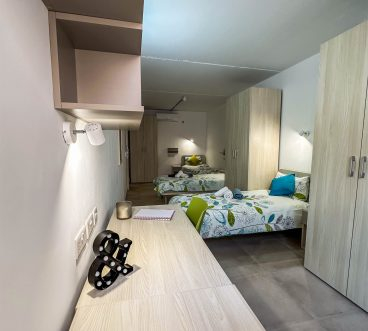 Twin Room Cluster Shared Bathroom - 4