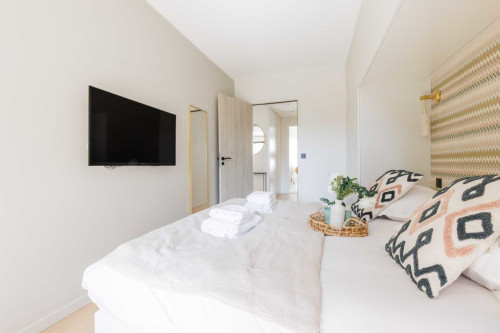 Chic Newly Renovated Apartment in the Heart of Paris's 16th Arrondissement