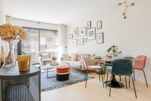 Chic Newly Renovated Apartment in the Heart of Paris's 16th Arrondissement