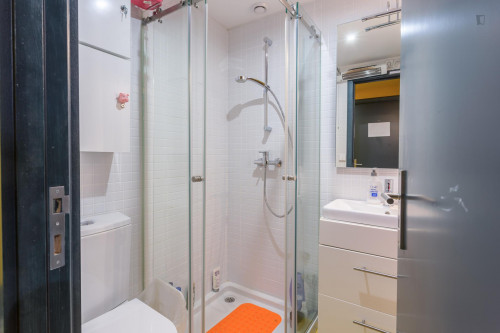 Comfy single bedroom in a 9-bedroom apartment near Universidade Fernando Pessoa - Gallery - 13