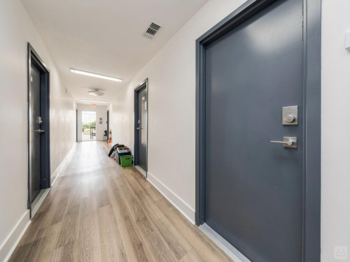 SouthWest 6th Home - Gallery - 13