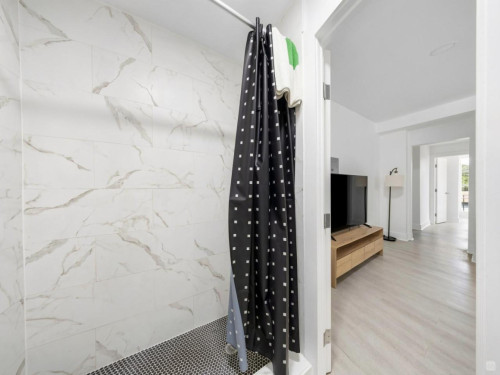 Fully Furnished Serviced Apartments w/ Utilities, Wi-Fi & Weekly Housekeeping Apartment