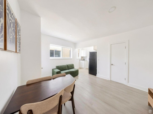 SouthWest 6th Home - Gallery - 8