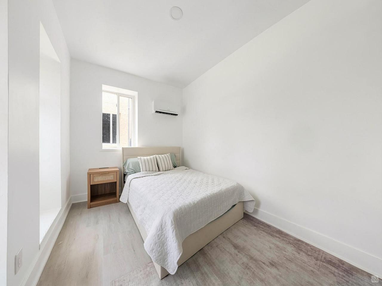  Large Room In 2 Bedroom  -  Fully Furnished Serviced Apartments w/ Utilities, Wi-Fi & Weekly Housekeeping  - Gallery -  2