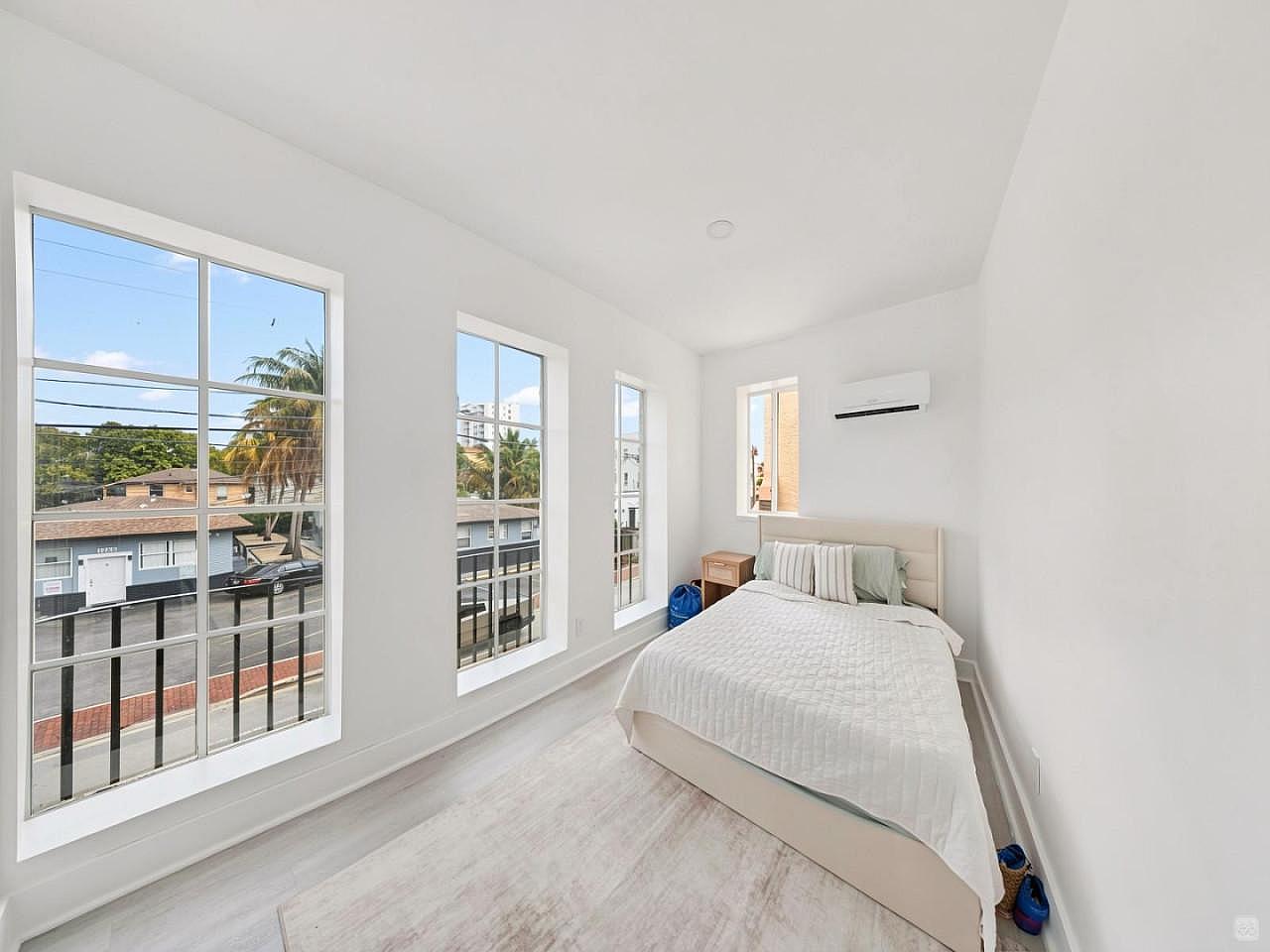  Large Room In 2 Bedroom  -  Fully Furnished Serviced Apartments w/ Utilities, Wi-Fi & Weekly Housekeeping  - Gallery -  1