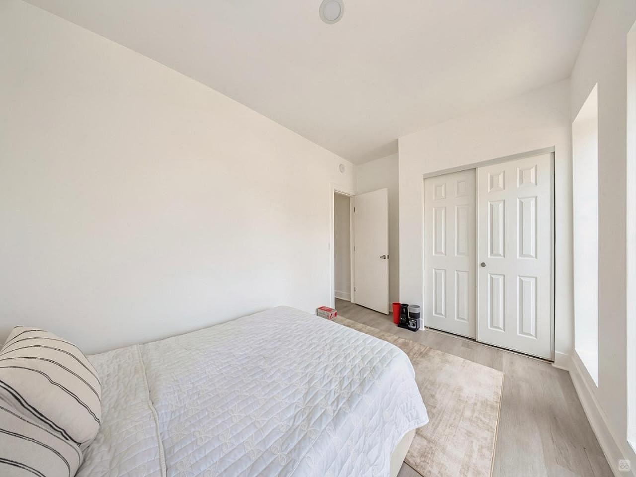  Large Room In 2 Bedroom  -  Fully Furnished Serviced Apartments w/ Utilities, Wi-Fi & Weekly Housekeeping  - Gallery -  3