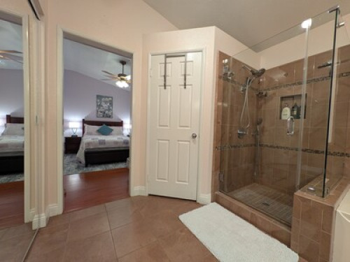 Beautiful Master Bedroom Suite - Gallery - 9