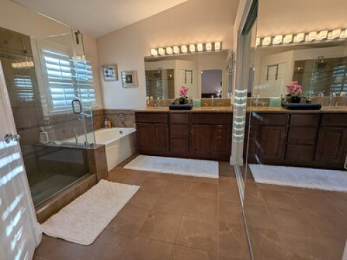 Beautiful Master Bedroom Suite - Gallery - 6