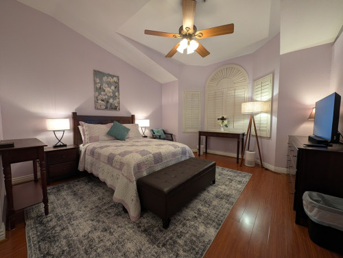 Beautiful Master Bedroom Suite - Gallery - 14