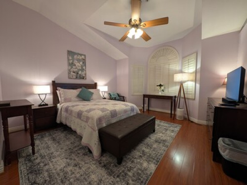 Beautiful Master Bedroom Suite - Gallery - 13