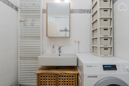 Charming and Peaceful Apartment Across from Treptower Park, Close to Neukölln, Kreuzberg & Friedrichshain