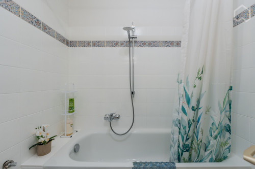 Charming and Peaceful Apartment Across from Treptower Park, Close to Neukölln, Kreuzberg & Friedrichshain